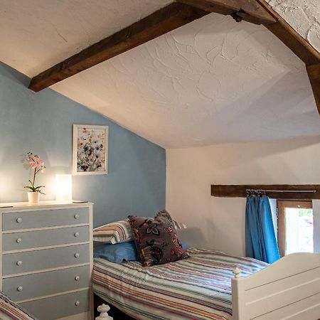 Lavender House - Traditional Stone House Oozing Charm And Character Cersay Exterior foto