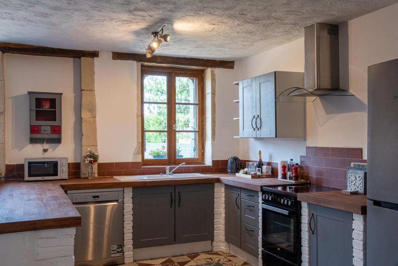 Lavender House - Traditional Stone House Oozing Charm And Character Cersay Exterior foto