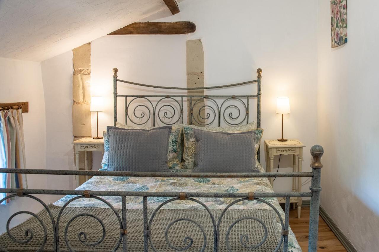 Lavender House - Traditional Stone House Oozing Charm And Character Cersay Exterior foto