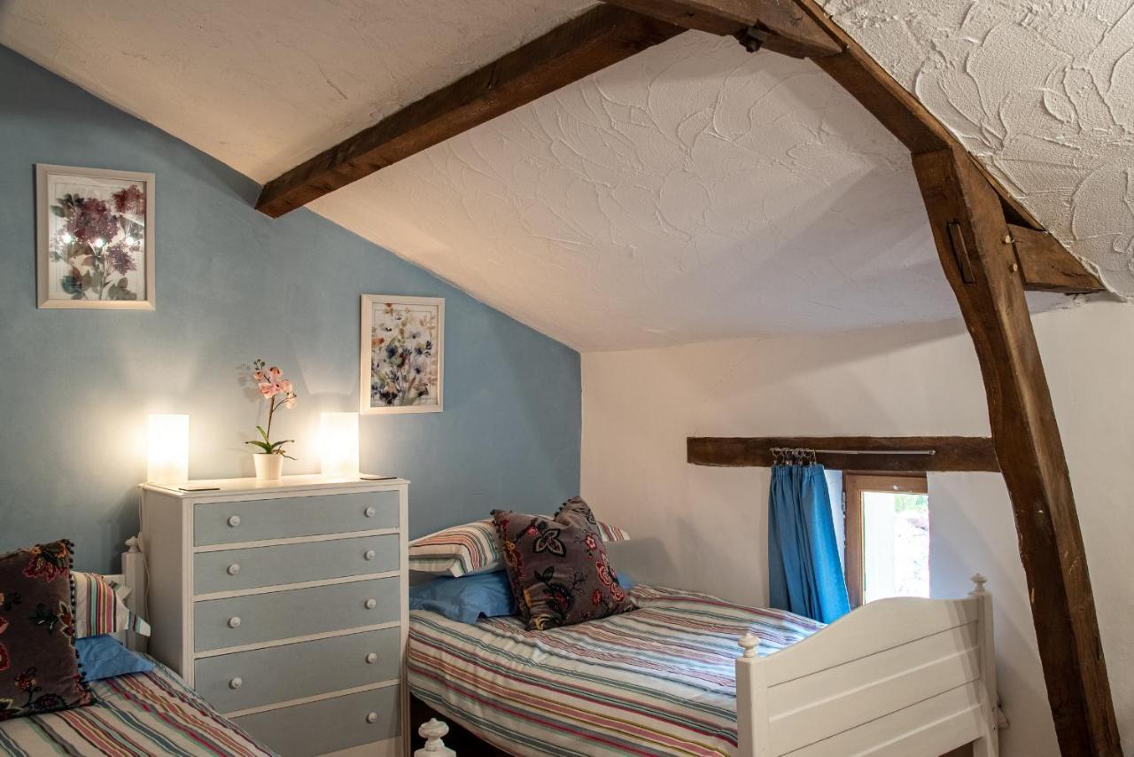 Lavender House - Traditional Stone House Oozing Charm And Character Cersay Exterior foto